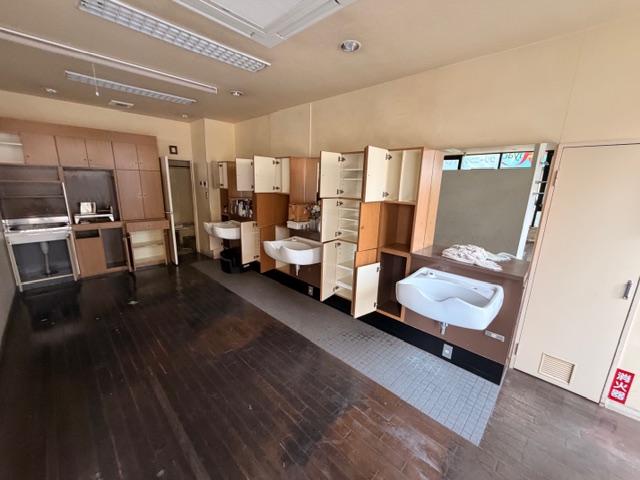 【東京都調布市】不動産会社K様の内装解体依頼→不用品回収業者のZO社が施行しました